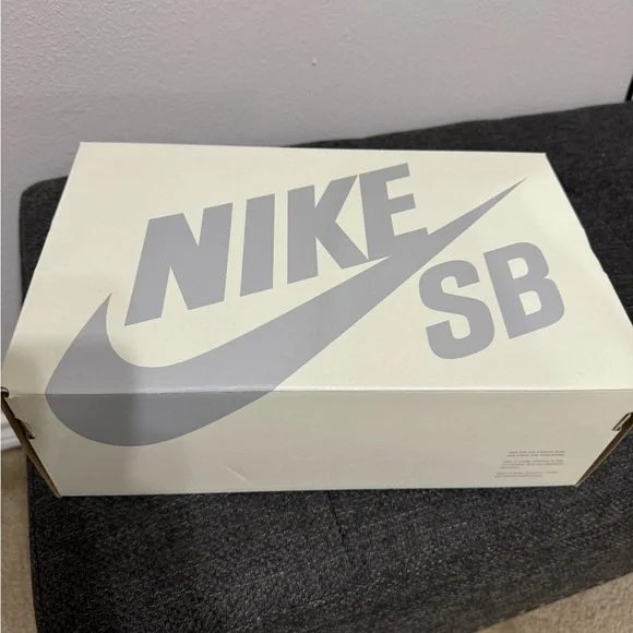 NIKE SB DUNK LOW OG QS (FLORIDA STUDIOS) - Picture 7 of 7